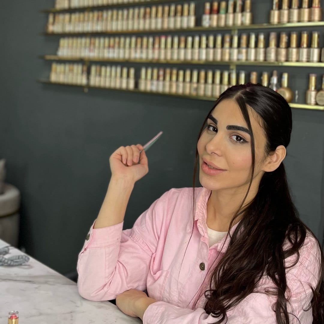 مرکز کاشت و خدمات ناخن شروین حبیبی