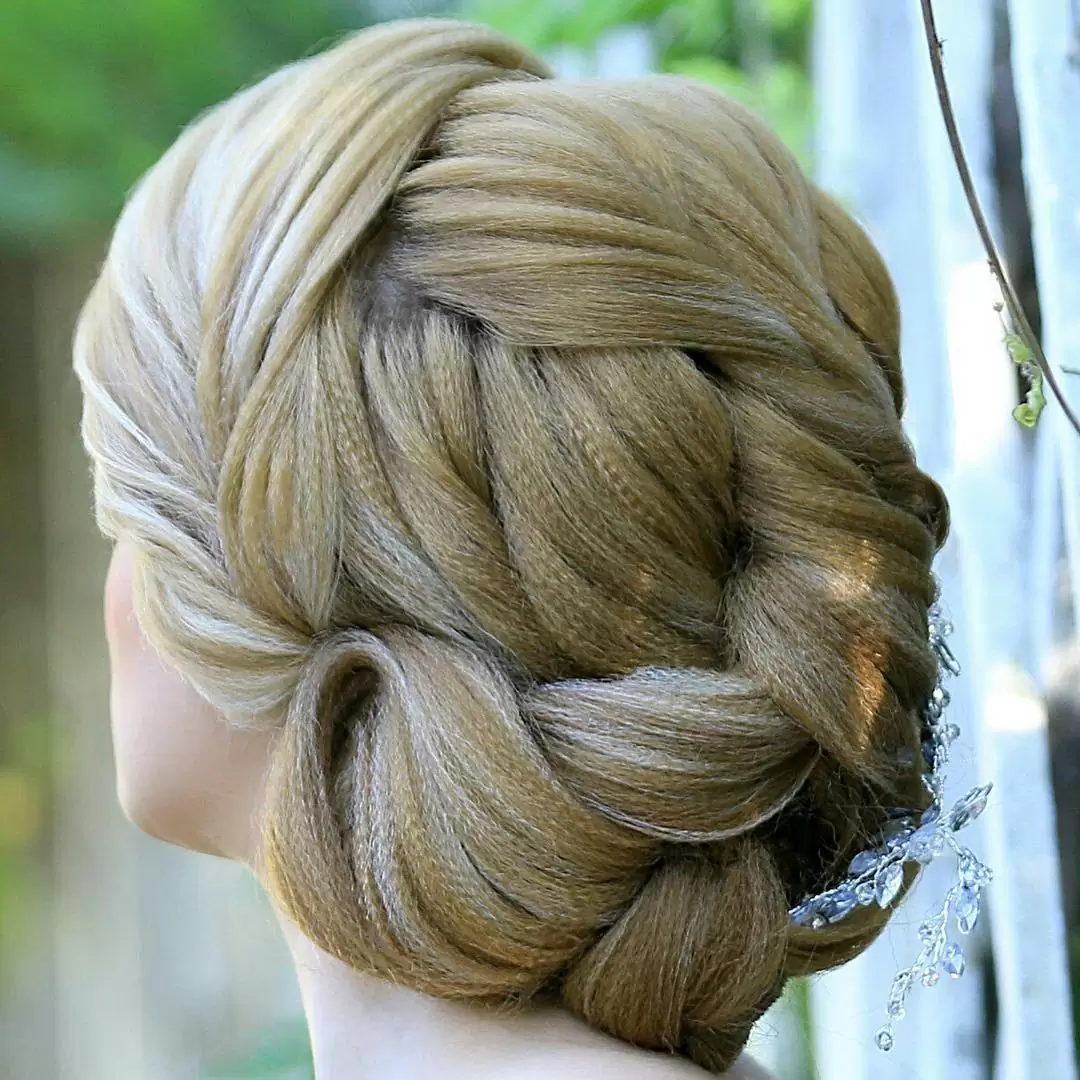 نمونه کارهای سالن زیبایی سالن زیبایی عروس با شکوه شهیرا