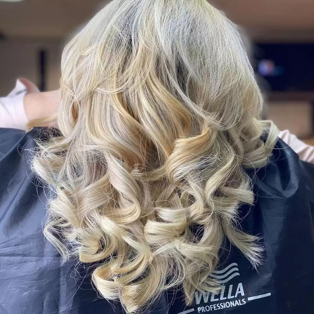 نمونه کارهای سالن زیبایی سالن زیبایی خانمی