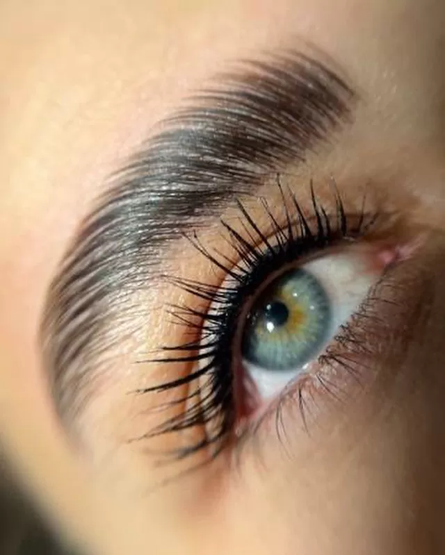 نمونه کارهای سالن زیبایی سالن زیبایی آتی بیوتی